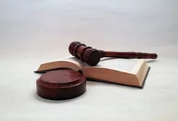 Simon K. Yu, Barrister & Solicitor logo